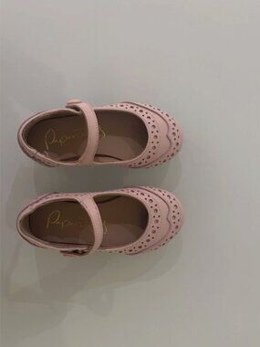 Papanatas Light pink Mary jane shoe with wingtip design size 22